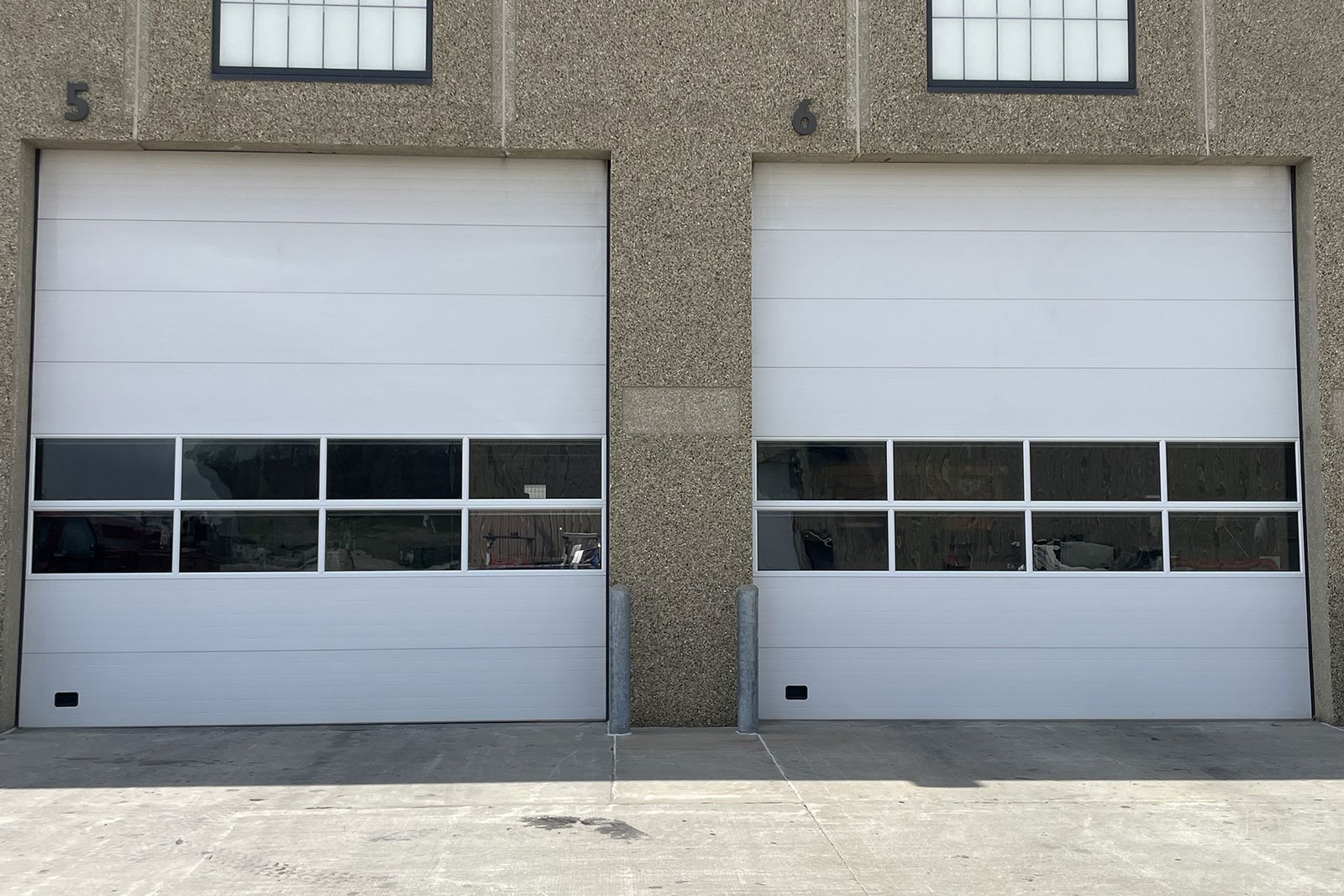 Commercial garage door repair service of Garage Door Repair Sapphire Shores in Sarasota, FL.