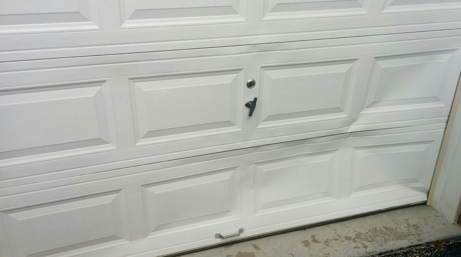 Create alt text for an image to optimize the SEO of the website, Garage door sapphire shores keyword: garage door repair
