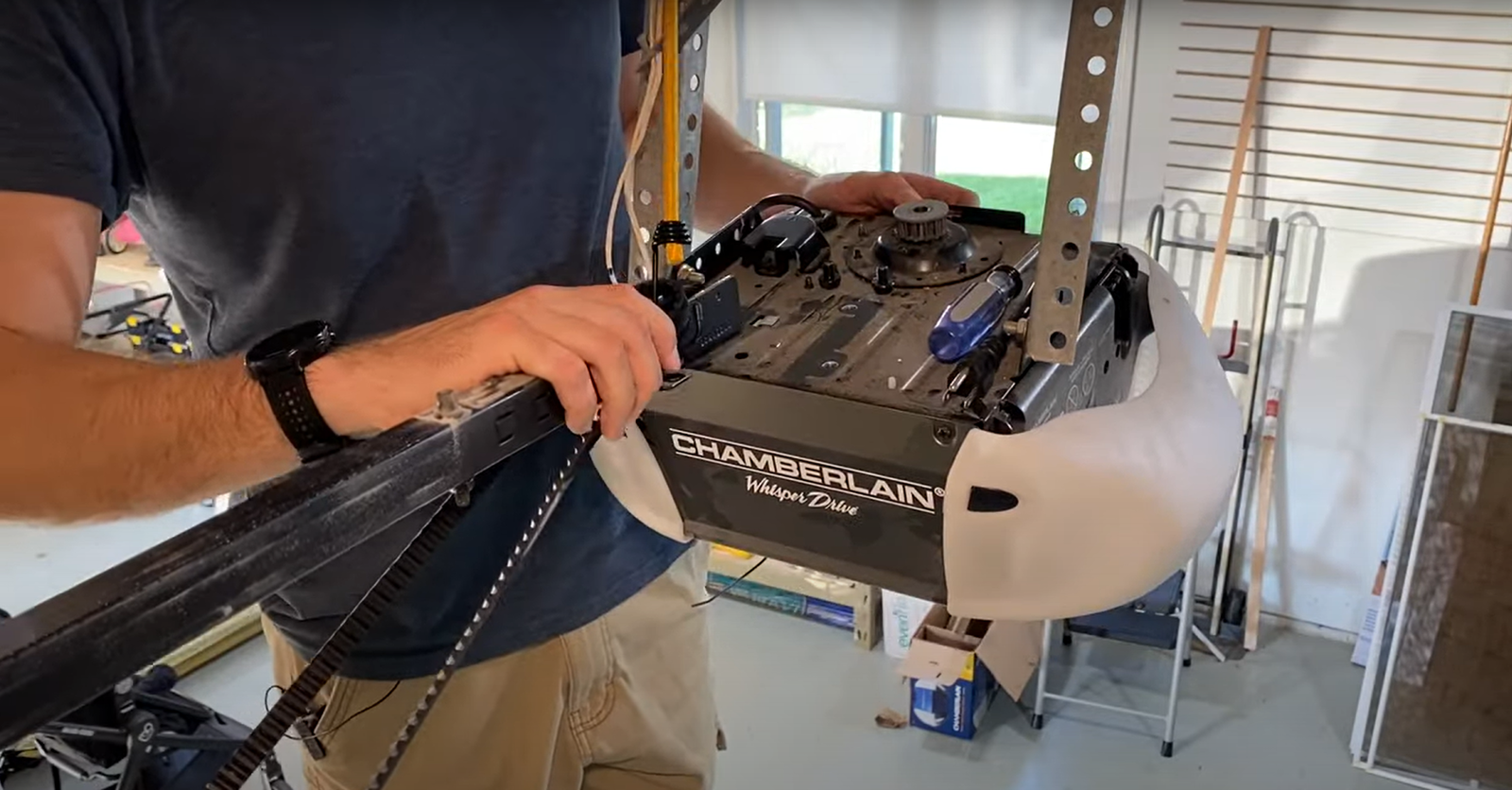garage door opener installation service of Garage Door Repair Sapphire Shores experts.